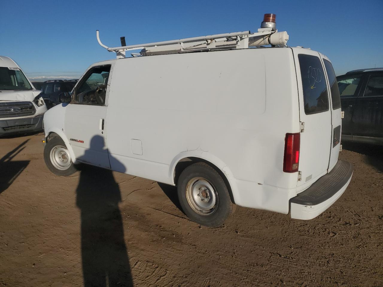 2000 Chevrolet Astro VIN 1GCDL19W1YB133453 Copart auction photo, all over damage thumbnail 2