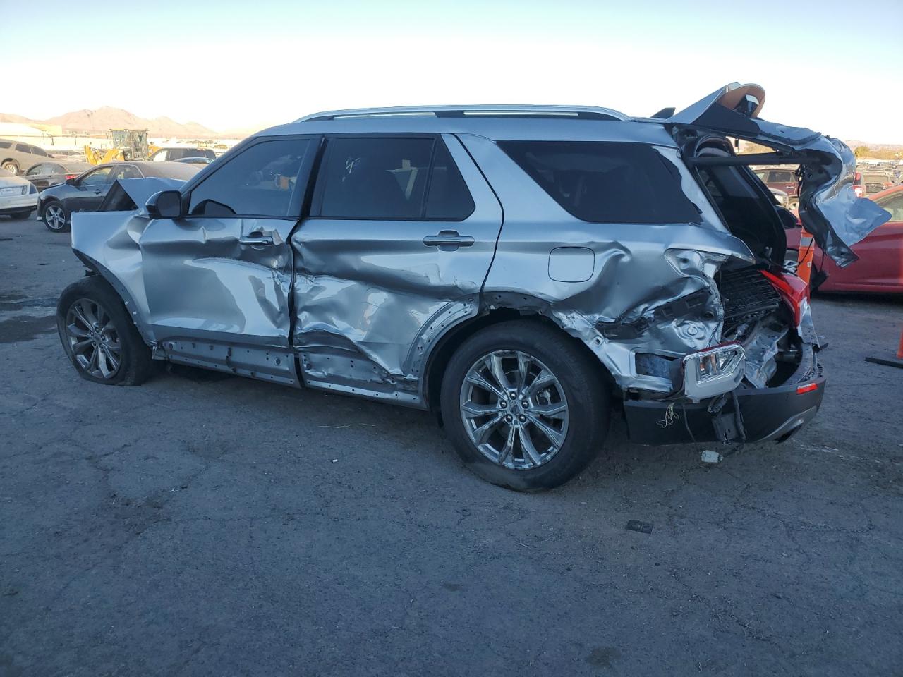 2022 Ford Explorer VIN 1FMSK7FH2NGA51650 Copart auction photo, all over damage thumbnail 2