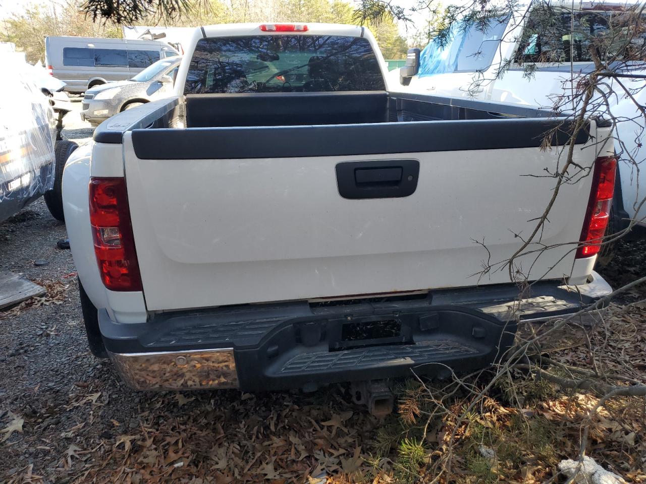 2009 GMC Sierra VIN 1GTJC73609F150902 Copart auction photo, burn - engine damage thumbnail 6