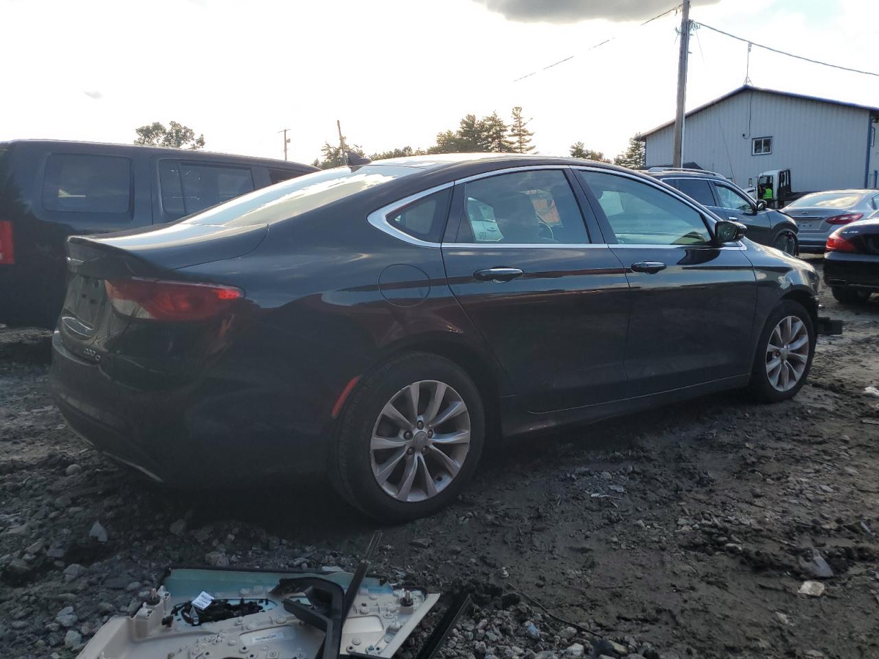 2015 Chrysler 200 VIN 1C3CCCCG1FN565470 Copart auction photo, front end / minor dent/scratches damage thumbnail 3