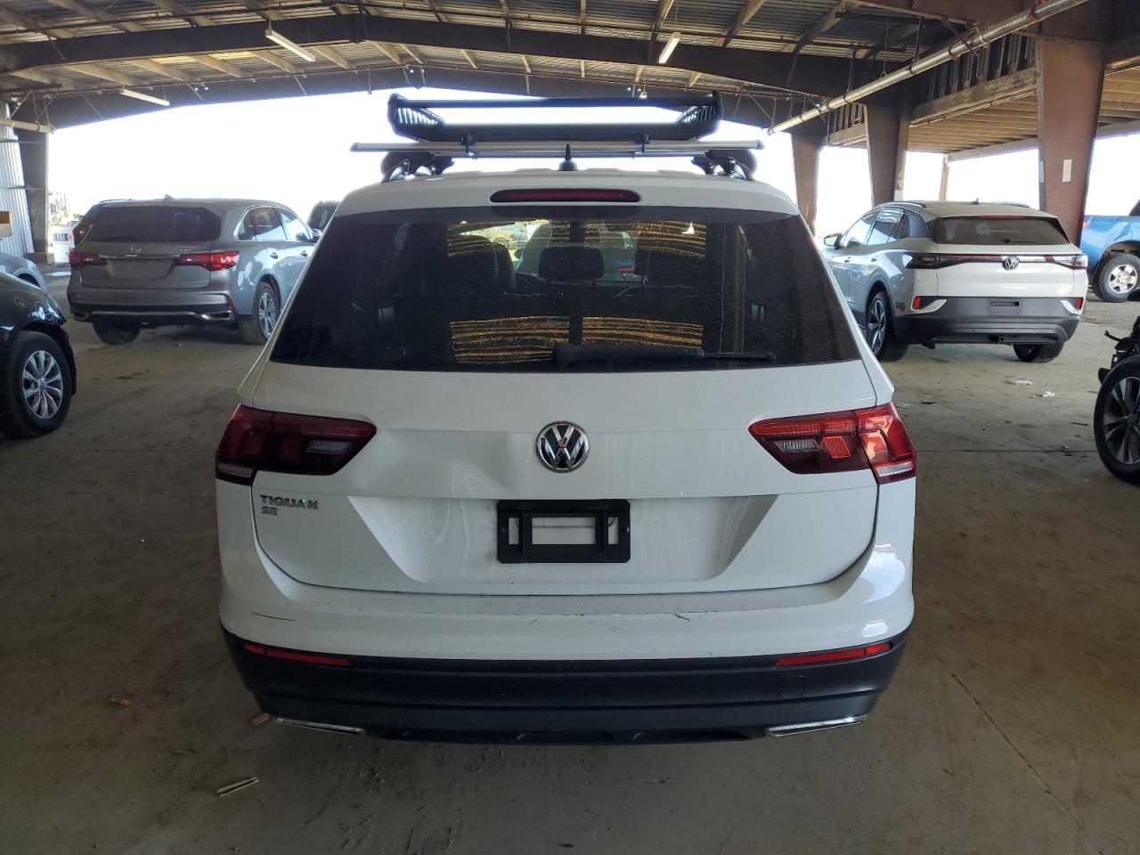 2019 Volkswagen Tiguan VIN 3VV3B7AX9KM071128 Copart auction photo, vandalism damage thumbnail 6