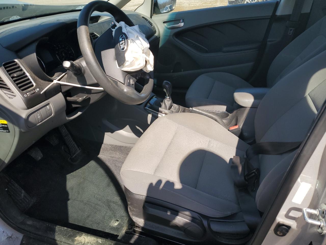 2017 KIA Forte VIN 3KPFK4A75HE068739 Copart auction photo, front end damage thumbnail 7