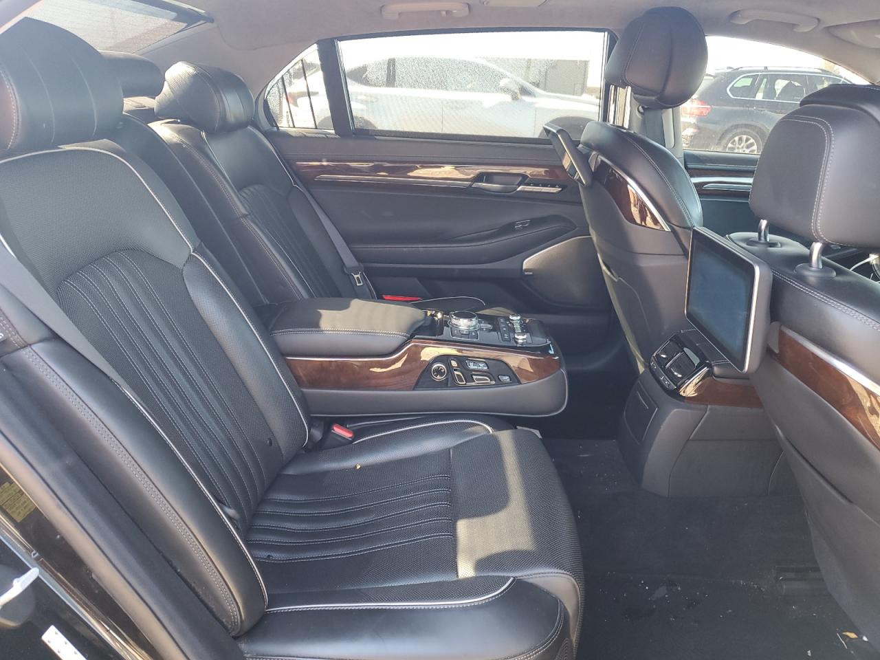 2019 Genesis G90 VIN KMHG54JH5KU050461 Copart auction photo, vandalism / minor dent/scratches damage thumbnail 10