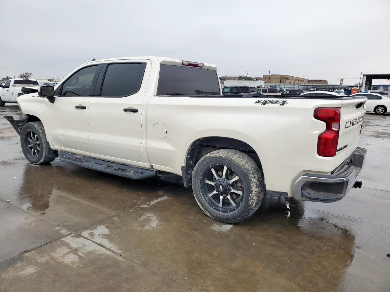 2020 Chevrolet Silverado VIN 3GCUYDED6LG267804 Copart auction photo, front end damage thumbnail 2