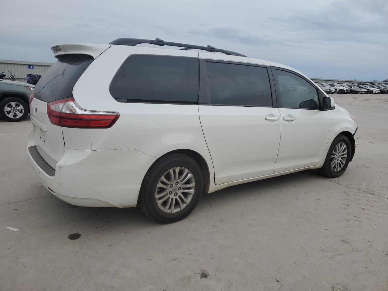 2015 Toyota Sienna VIN 5TDYK3DC7FS629036 Copart auction photo, front end damage thumbnail 3