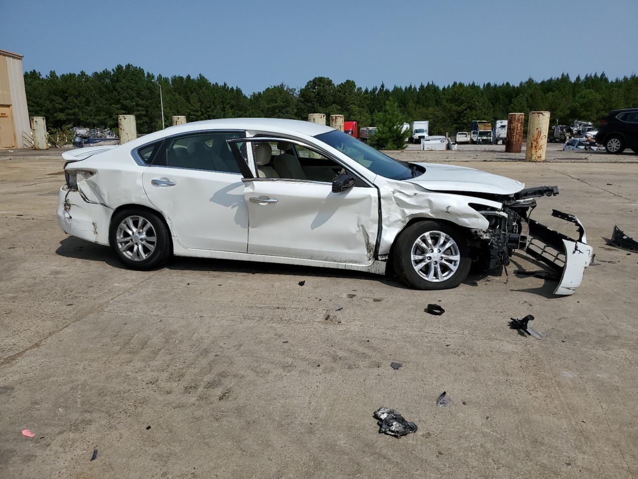2014 Nissan Altima VIN 1N4AL3AP3EN247960 Copart auction photo, all over damage thumbnail 4