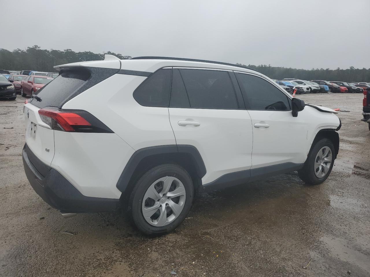2021 Toyota RAV 4 VIN 2T3H1RFV2MC147365 Copart auction photo, front end / side damage thumbnail 3