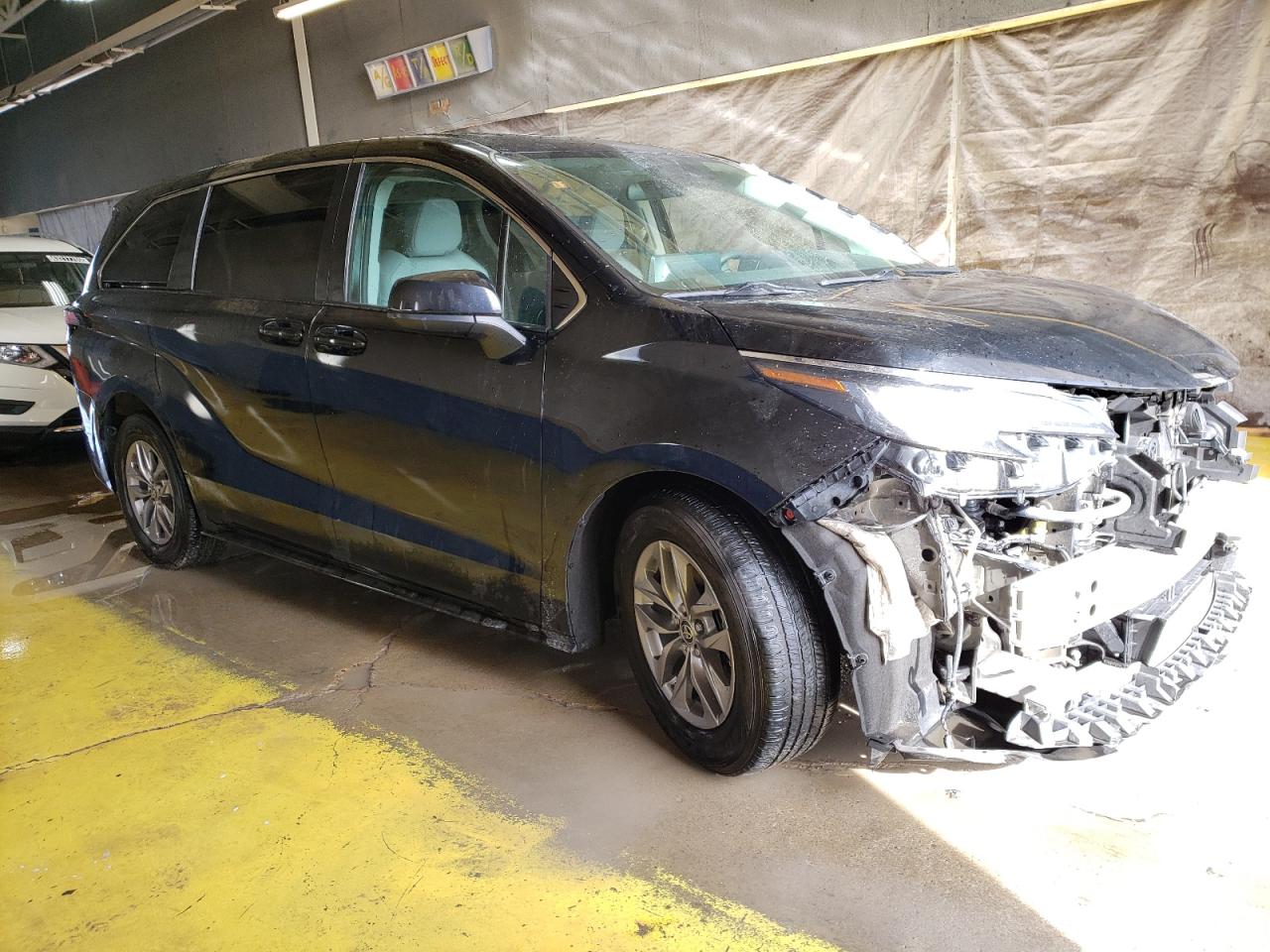 2022 Toyota Sienna VIN 5TDKRKECXNS106733 Copart auction photo, front end / side damage thumbnail 4