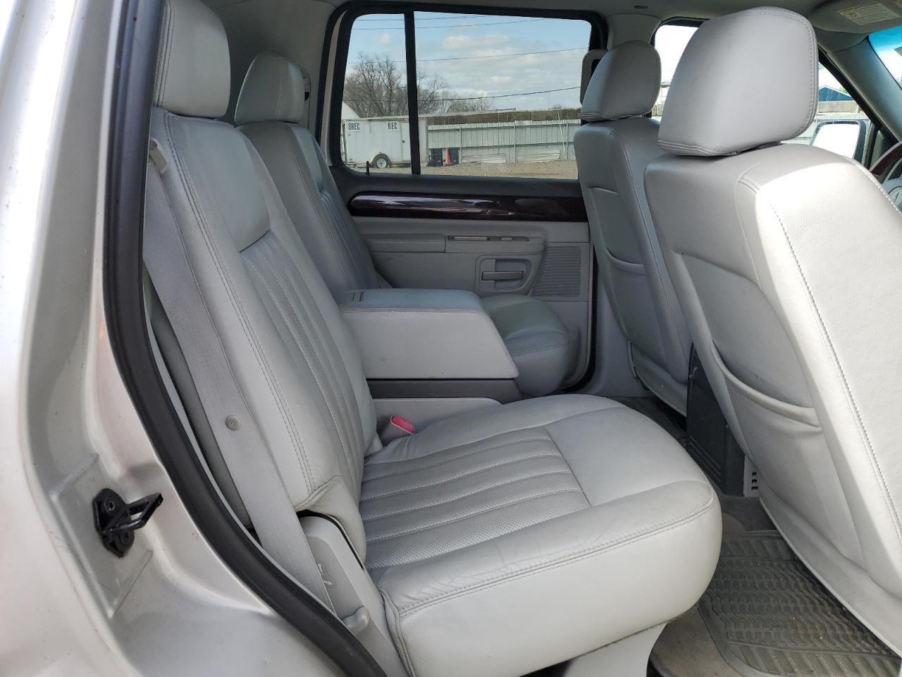 2005 Lincoln Aviator VIN 5LMEU88H25ZJ22325 Copart auction photo, front end damage thumbnail 11