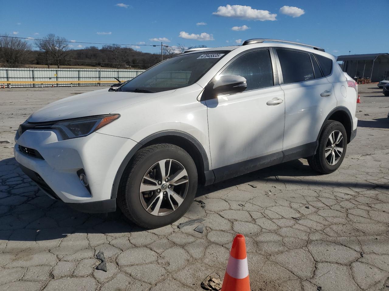 2017 Toyota RAV 4 VIN JTMWFREV2HD093450