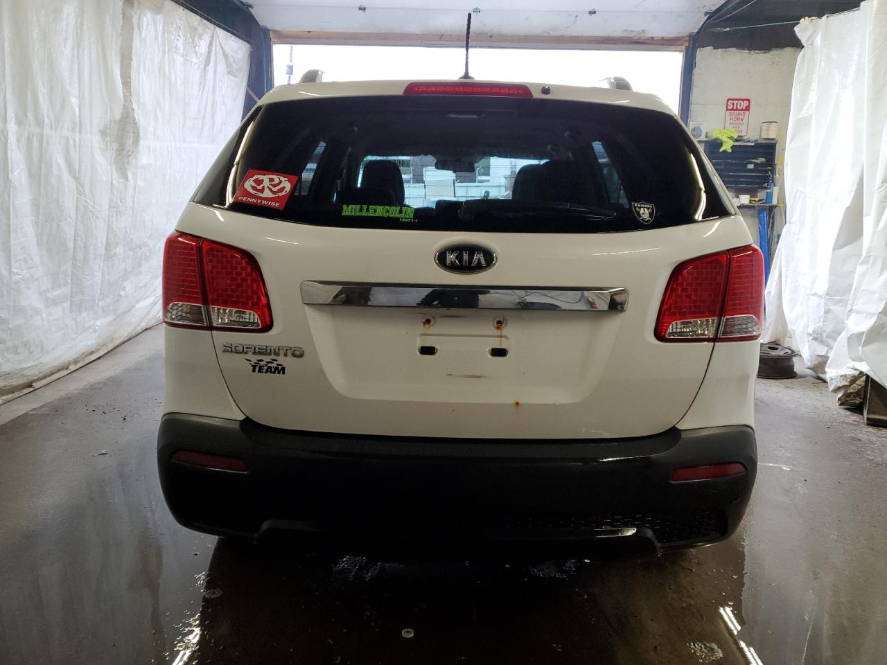 2011 KIA Sorento VIN 5XYKTDA24BG092458 Copart auction photo, undercarriage damage thumbnail 6