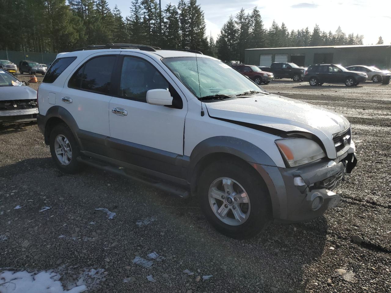 2005 KIA Sorento VIN KNDJC733955347041 Copart auction photo, front end damage thumbnail 4