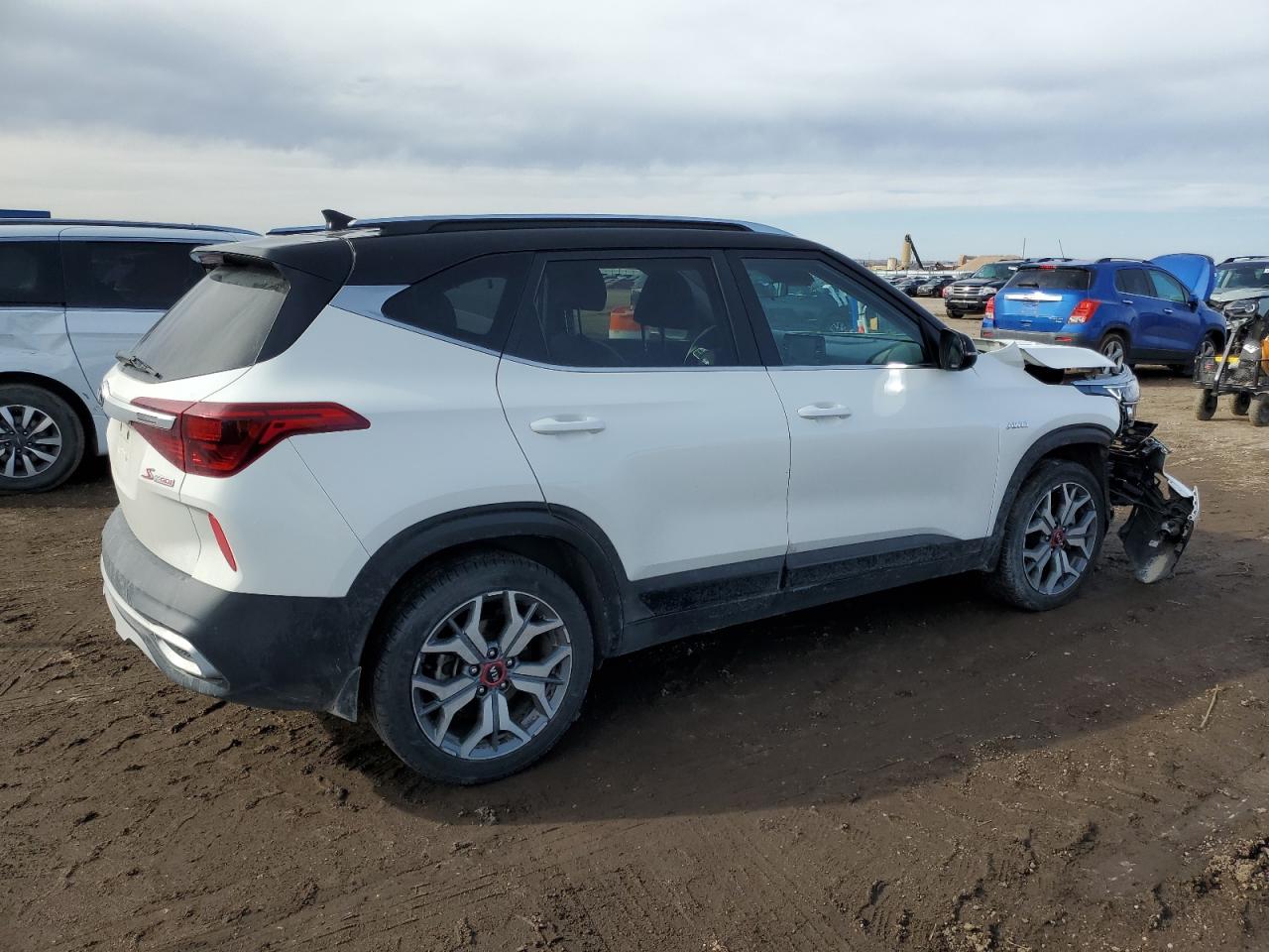 2021 KIA Seltos VIN KNDEUCA25M7057612 Copart auction photo, front end damage thumbnail 3