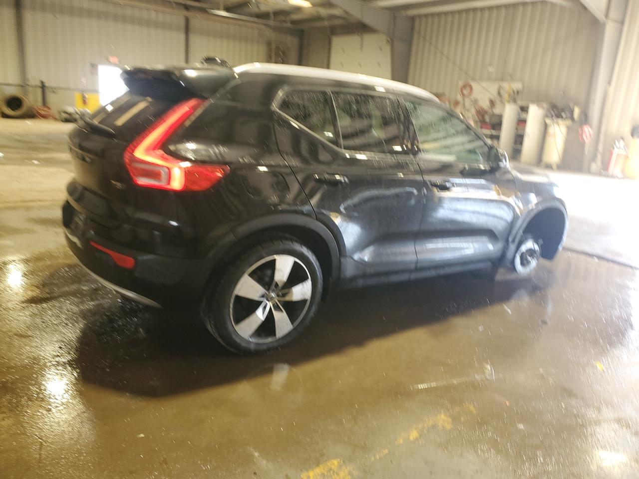 2020 Volvo XC40 VIN YV4162UK4L2345595 Copart auction photo, undercarriage / side damage thumbnail 3