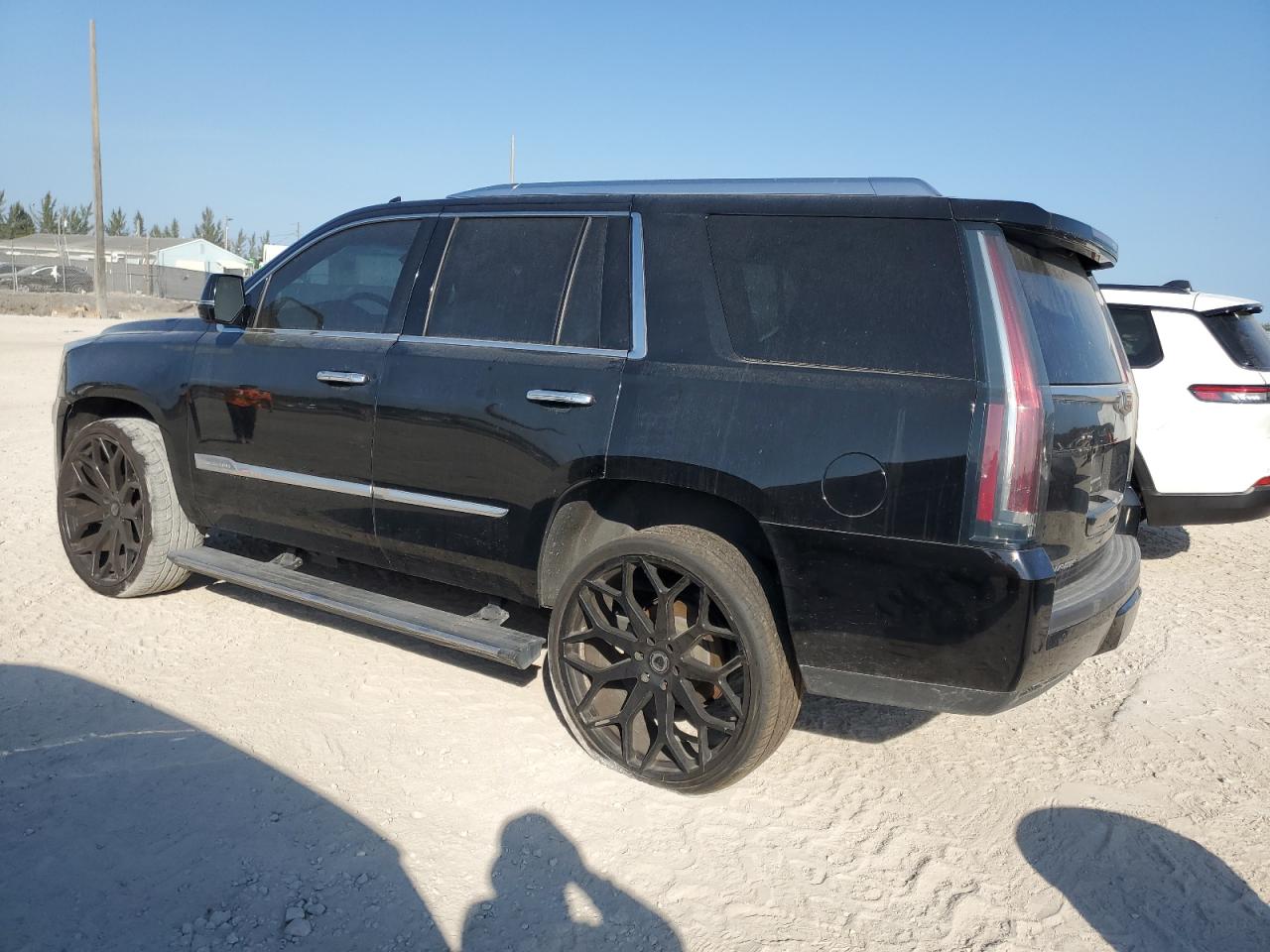 2015 Cadillac Escalade VIN 1GYS3NKJ1FR536036 Copart auction photo, front end / minor dent/scratches damage thumbnail 2