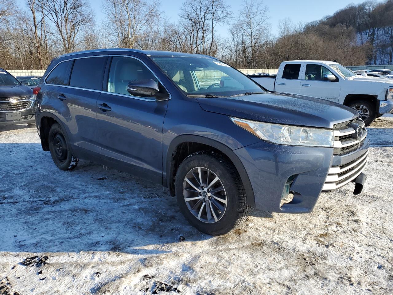 2019 Toyota Highlander VIN 5TDJZRFH9KS953608 Copart auction photo, rear end / front end damage thumbnail 4