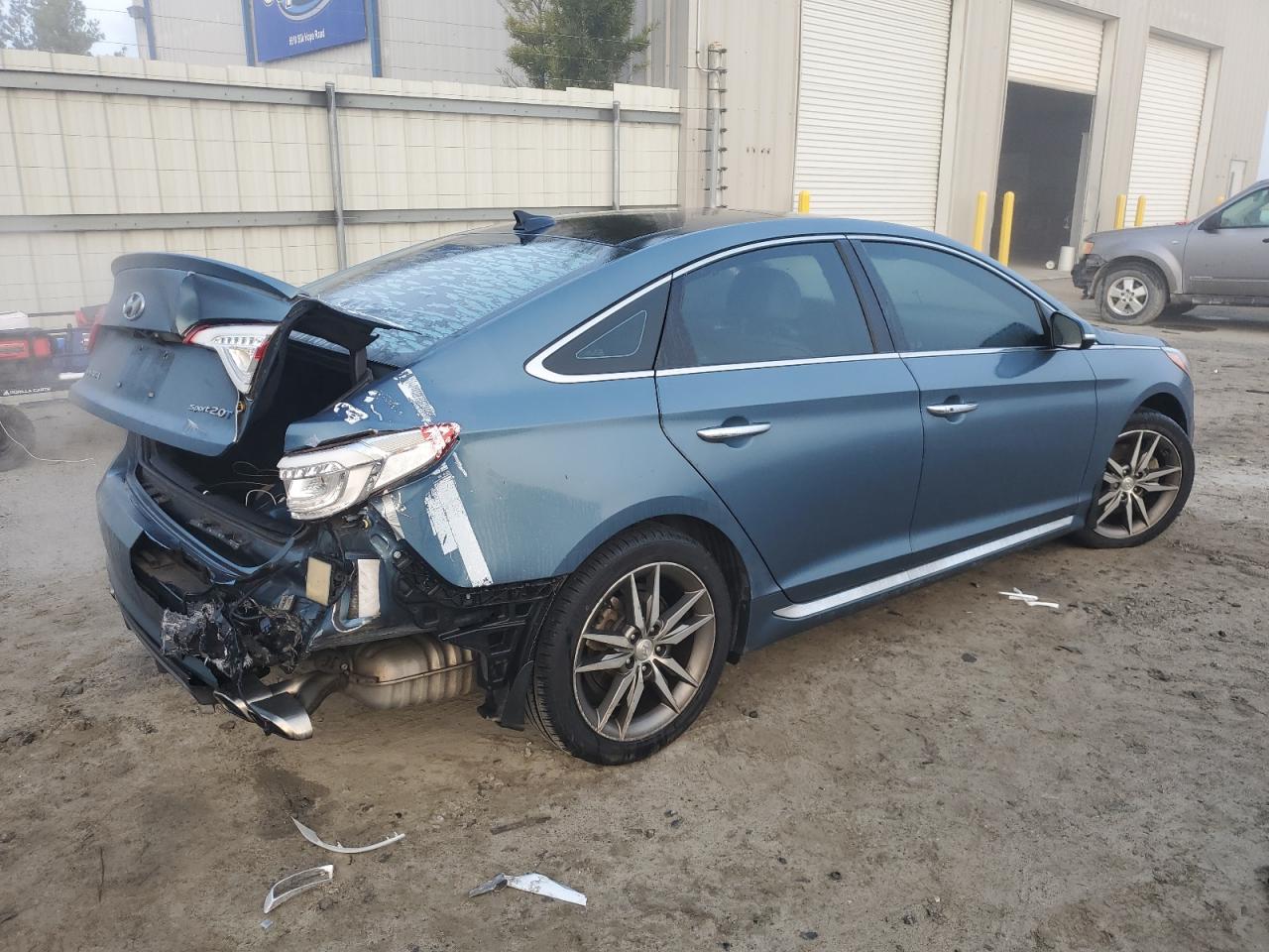 2015 Hyundai Sonata VIN 5NPE34ABXFH083470 Copart auction photo, rear end damage thumbnail 3