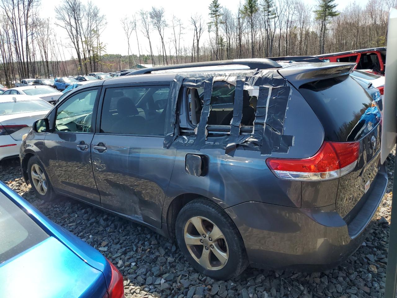 2013 Toyota Sienna VIN 5TDKK3DC2DS367381 Copart auction photo, side / front end damage thumbnail 2