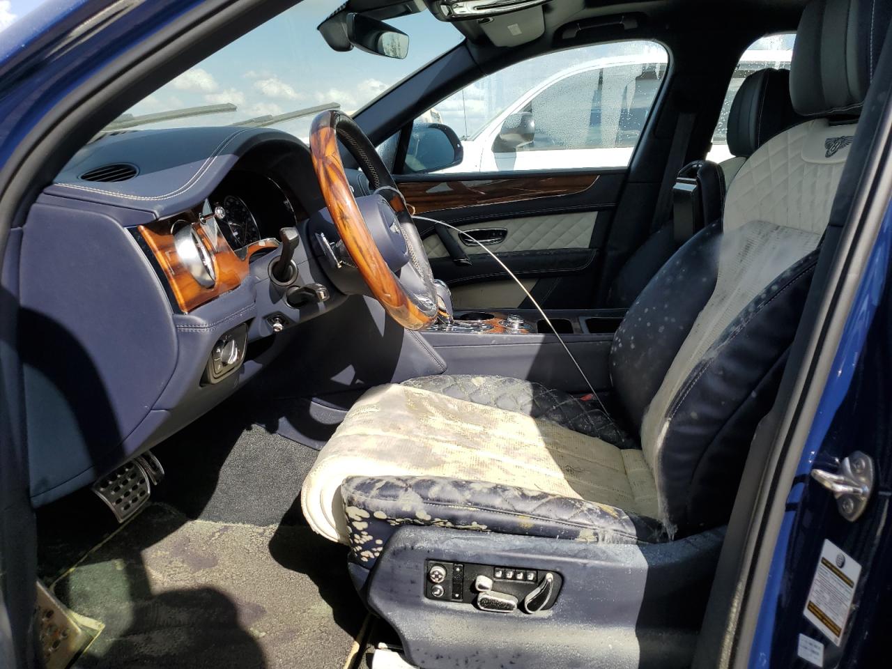 2020 Bentley Bentayga VIN SJAAM2ZV5LC027993 Copart auction photo, water/flood damage thumbnail 7