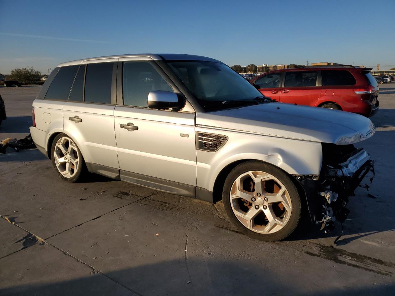 2010 Land Rover Range Rover VIN SALSK2D40AA252928 Copart auction photo, front end damage thumbnail 4