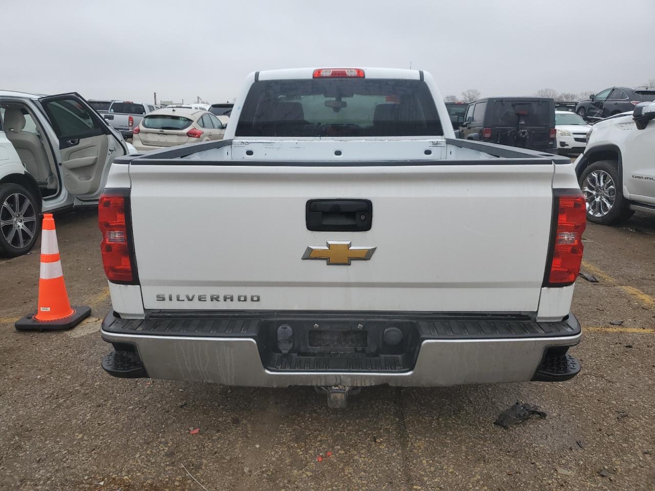 2015 Chevrolet Silverado VIN 1GCRCPEH0FZ323054 Copart auction photo, vandalism damage thumbnail 6
