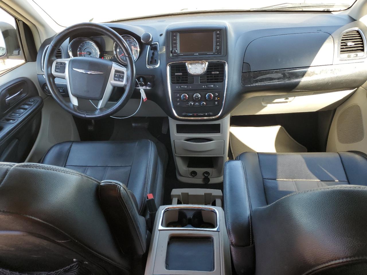 2015 Chrysler Town & Country VIN 2C4RC1AG4FR675672 Copart auction photo, front end damage thumbnail 8