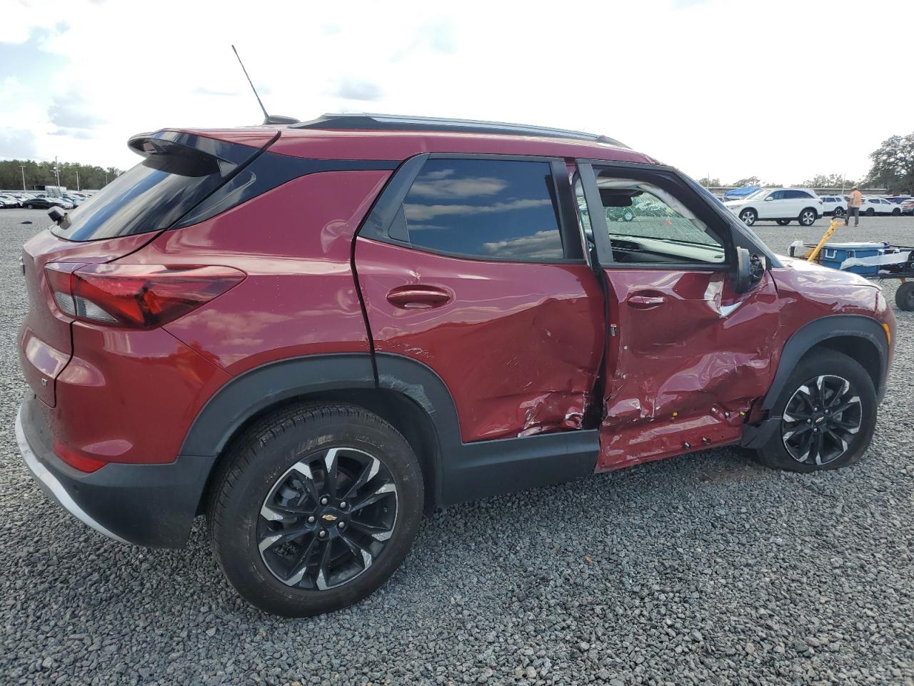 2021 Chevrolet TrailBlazer VIN KL79MRSL7MB009504 Copart auction photo, rollover damage thumbnail 3