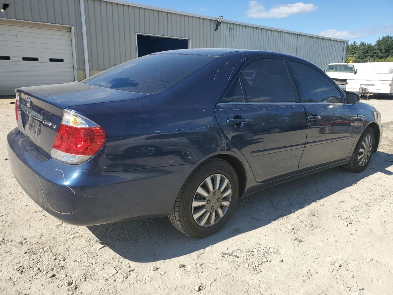 2005 Toyota Camry VIN 4T1BE30K95U089768 Copart auction photo, front end / minor dent/scratches damage thumbnail 3