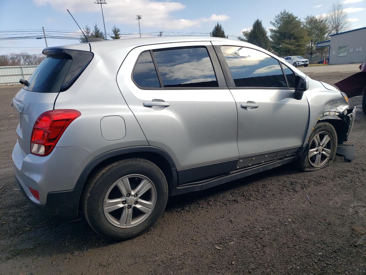 2020 Chevrolet Trax VIN KL7CJKSB3LB039143 Copart auction photo, front end / side damage thumbnail 3