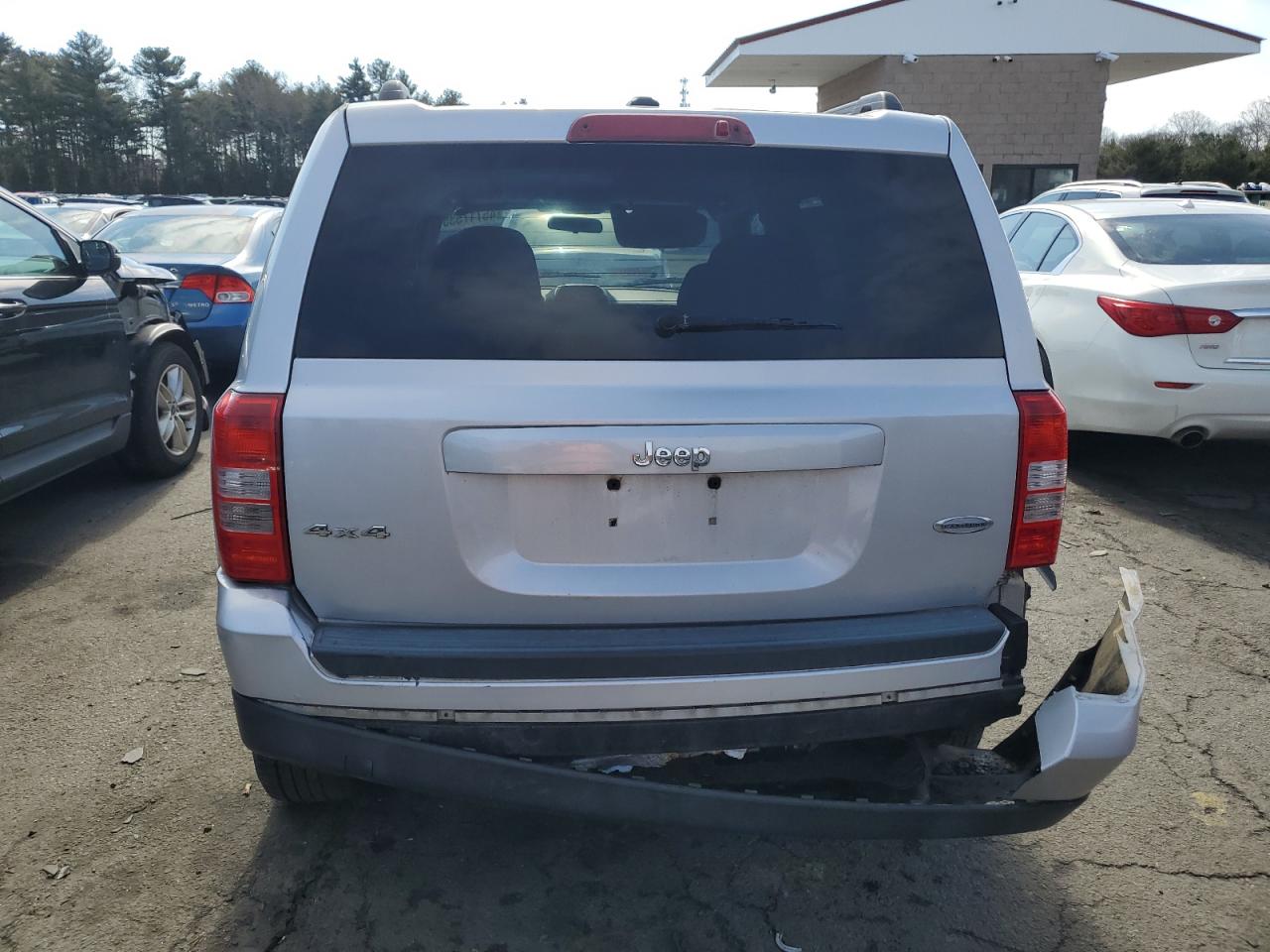 2011 Jeep Liberty (Patriot) VIN 1J4NF1GB6BD158950 Copart auction photo, front end / rear end damage thumbnail 6