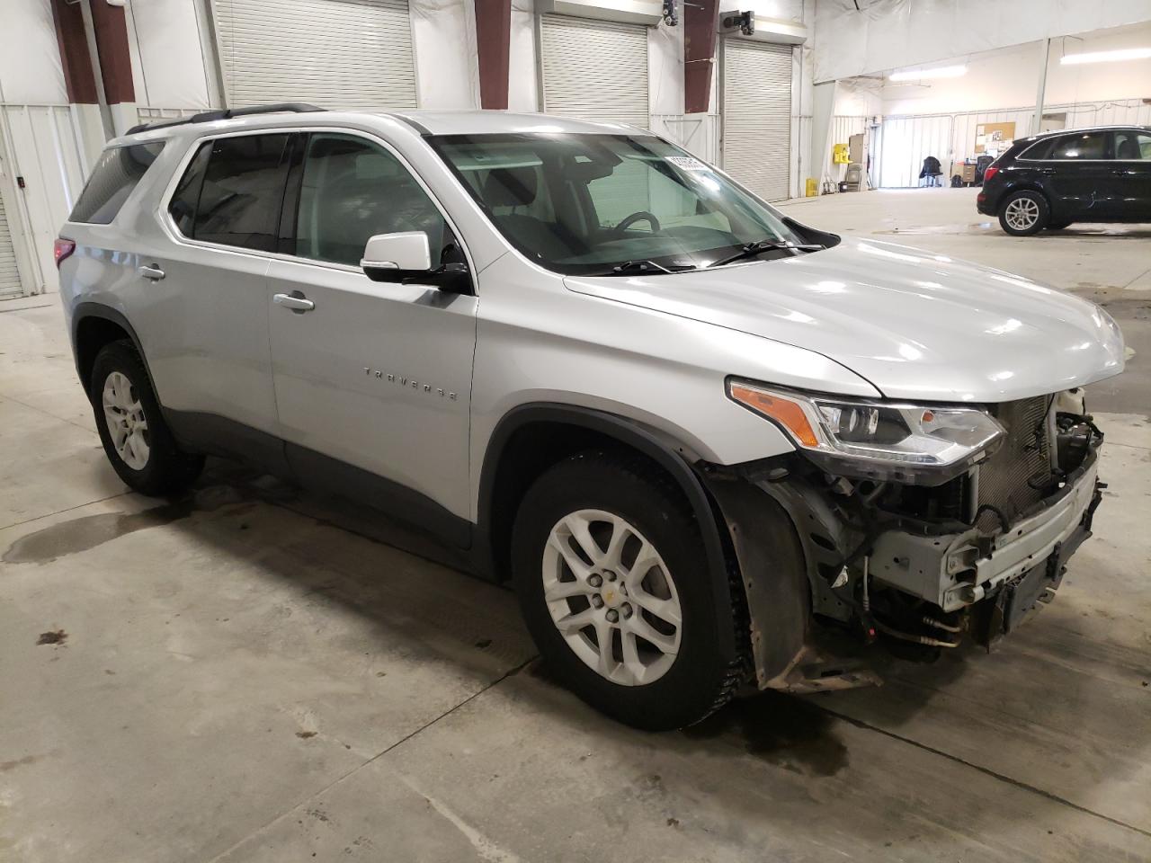 2019 Chevrolet Traverse VIN 1GNEVGKW3KJ281815 Copart auction photo, front end / side damage thumbnail 4