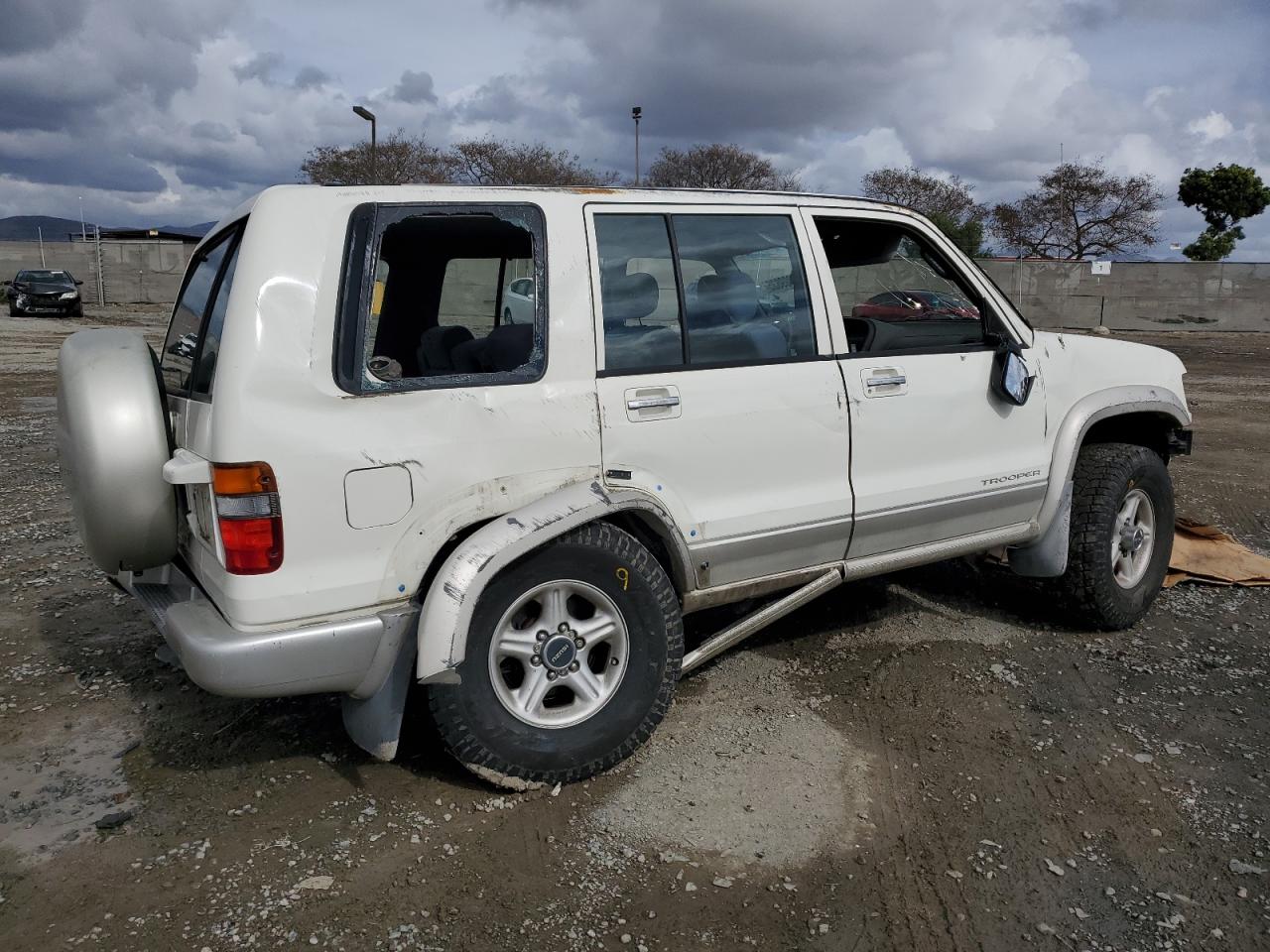 1999 Isuzu Trooper VIN JACDJ58XXX7922000 Copart auction photo, all over damage thumbnail 3