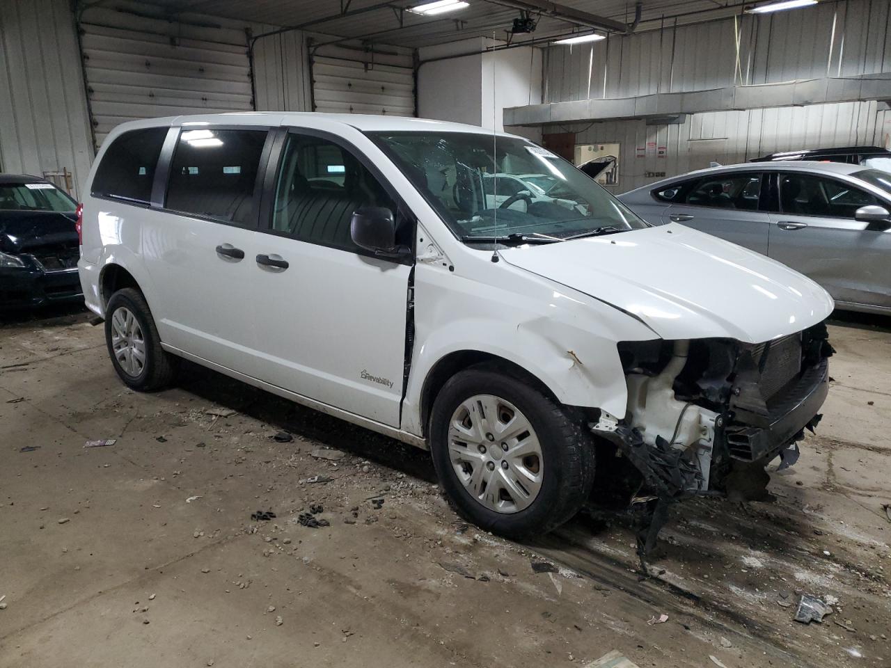 2019 Dodge Caravan VIN 2C4RDGBG5KR784473 Copart auction photo, front end / rear end damage thumbnail 4