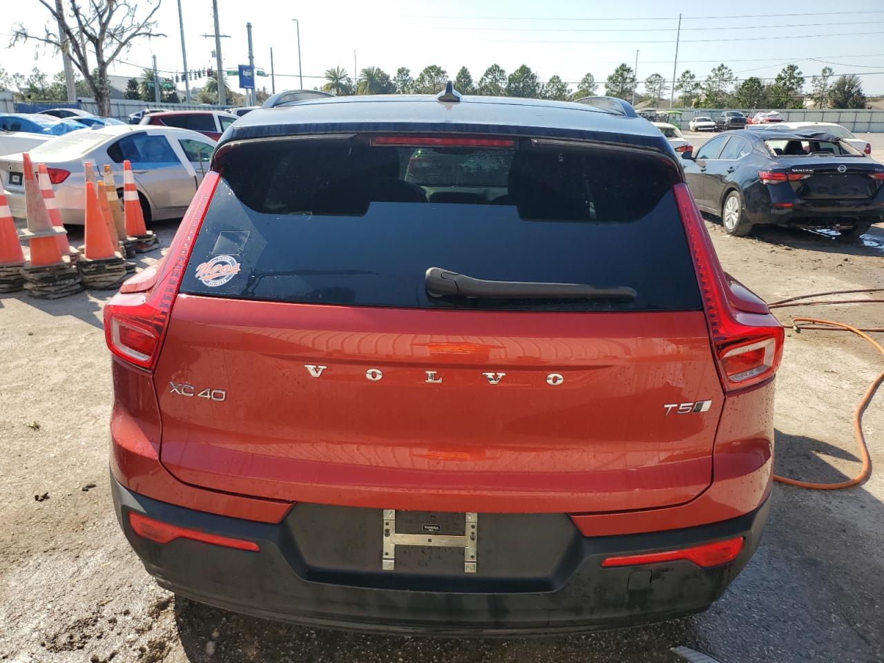 2022 Volvo XC40 VIN YV4162UM9N2790385 Copart auction photo, front end damage thumbnail 6
