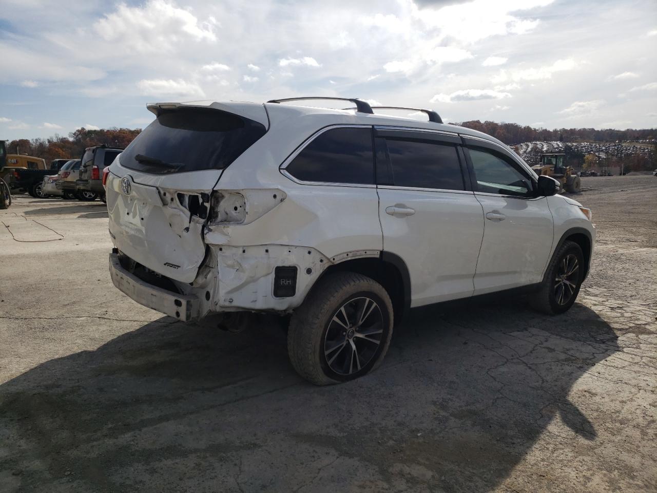 2019 Toyota Highlander VIN 5TDZARFH7KS048441 Copart auction photo, all over damage thumbnail 3