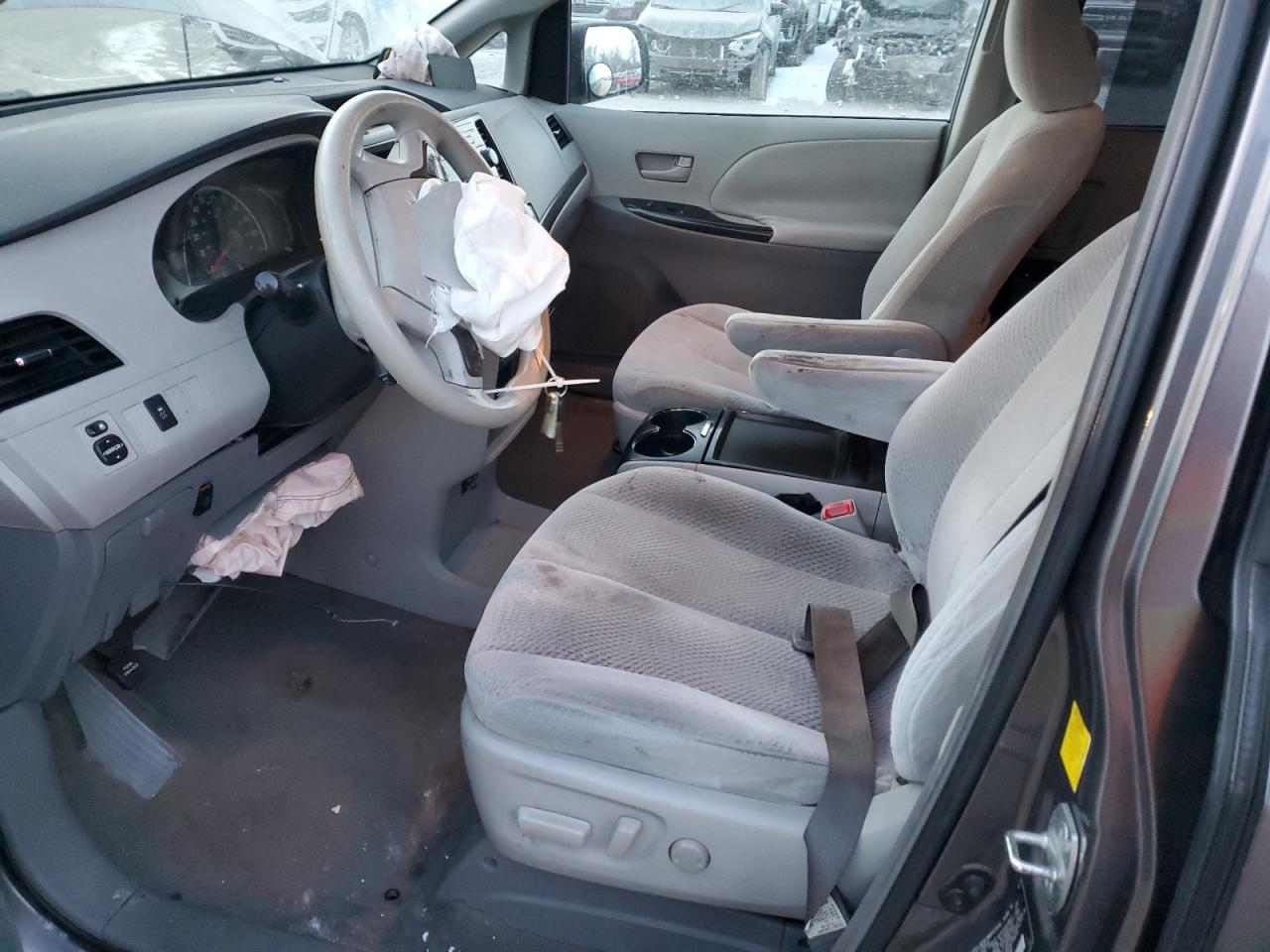 2011 Toyota Sienna VIN 5TDKK3DC8BS063047 Copart auction photo, front end damage thumbnail 7