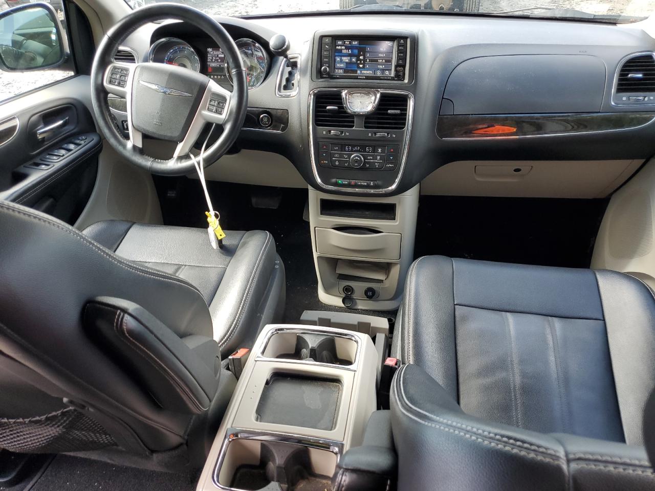 2015 Chrysler Town & Country VIN 2C4RC1BG2FR596287 Copart auction photo, side / minor dent/scratches damage thumbnail 8