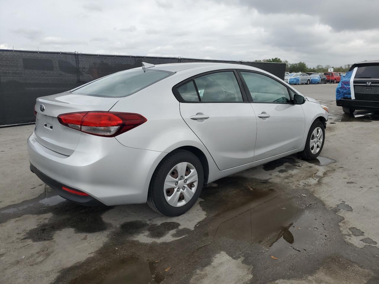 2018 KIA Forte VIN 3KPFL4A72JE196164 Copart auction photo, front end / rear end damage thumbnail 3