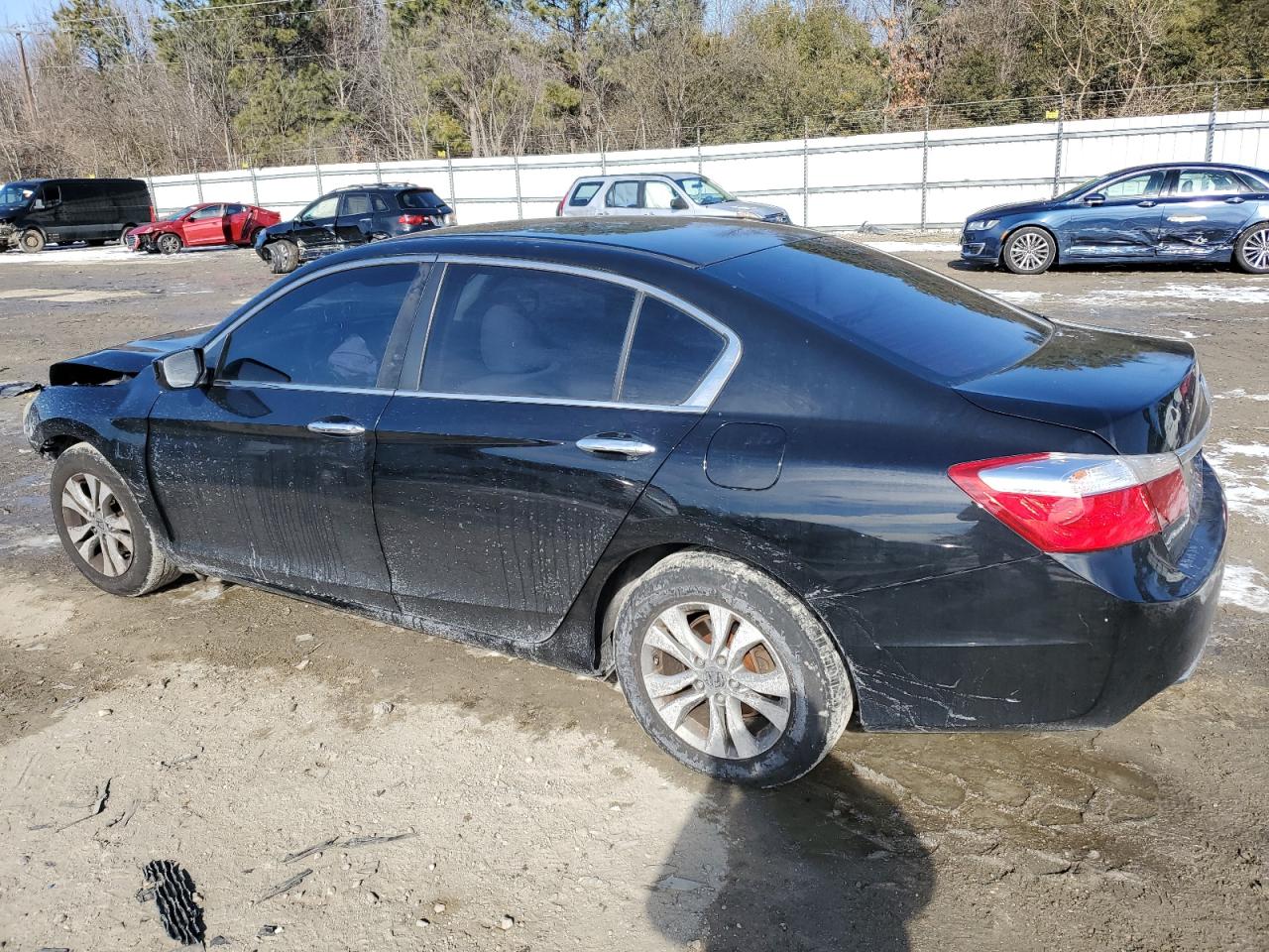2015 Honda Accord VIN 1HGCR2F32FA233804 Copart auction photo, front end / minor dent/scratches damage thumbnail 2
