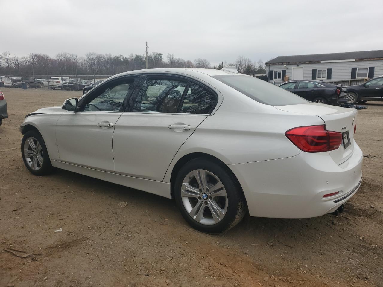 2017 BMW 3er VIN WBA8D9C33HA004452 Copart auction photo, front end / minor dent/scratches damage thumbnail 2