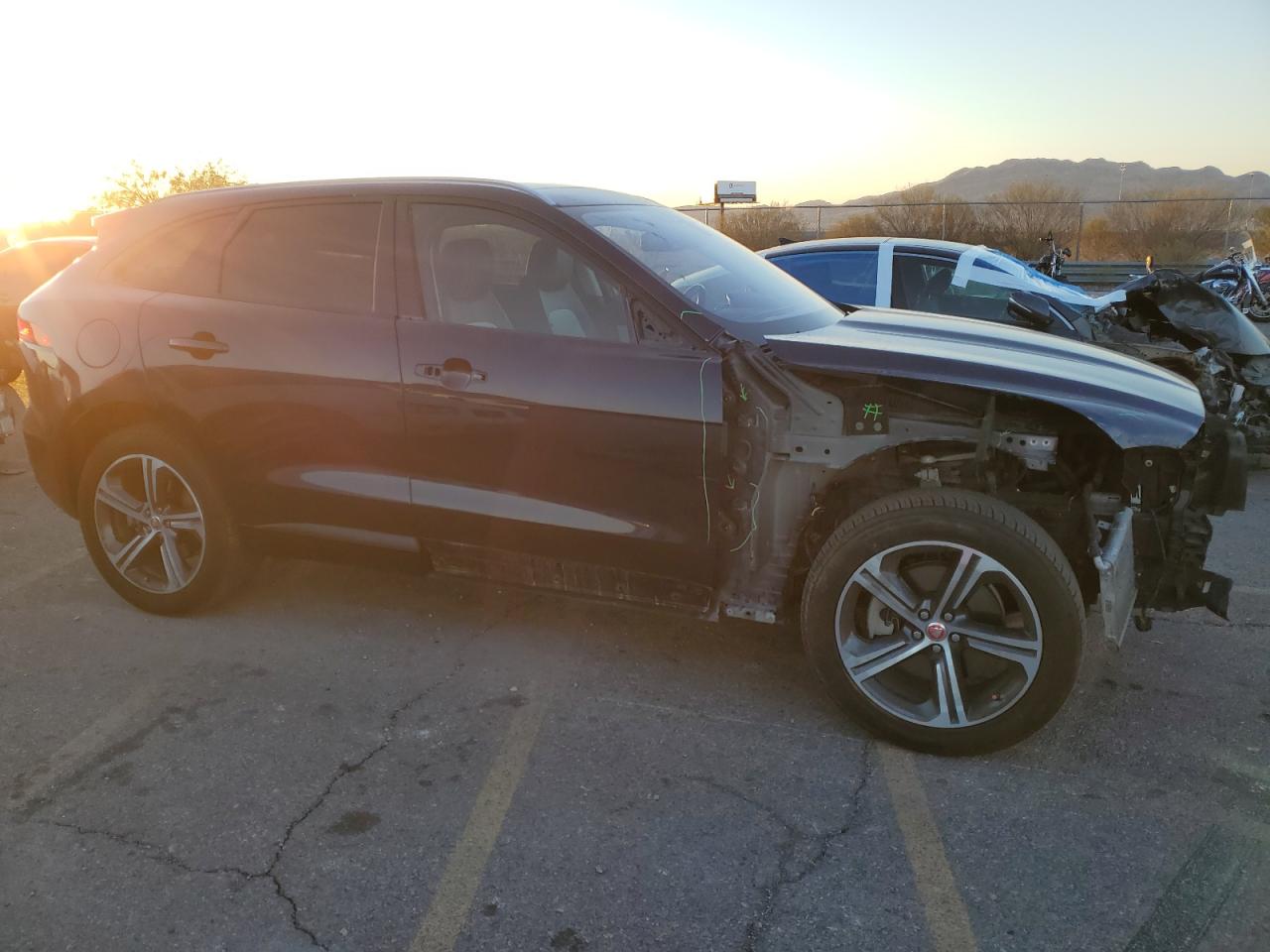 2018 Jaguar F-Pace VIN SADCL2GX2JA287862 Copart auction photo, front end / side damage thumbnail 4
