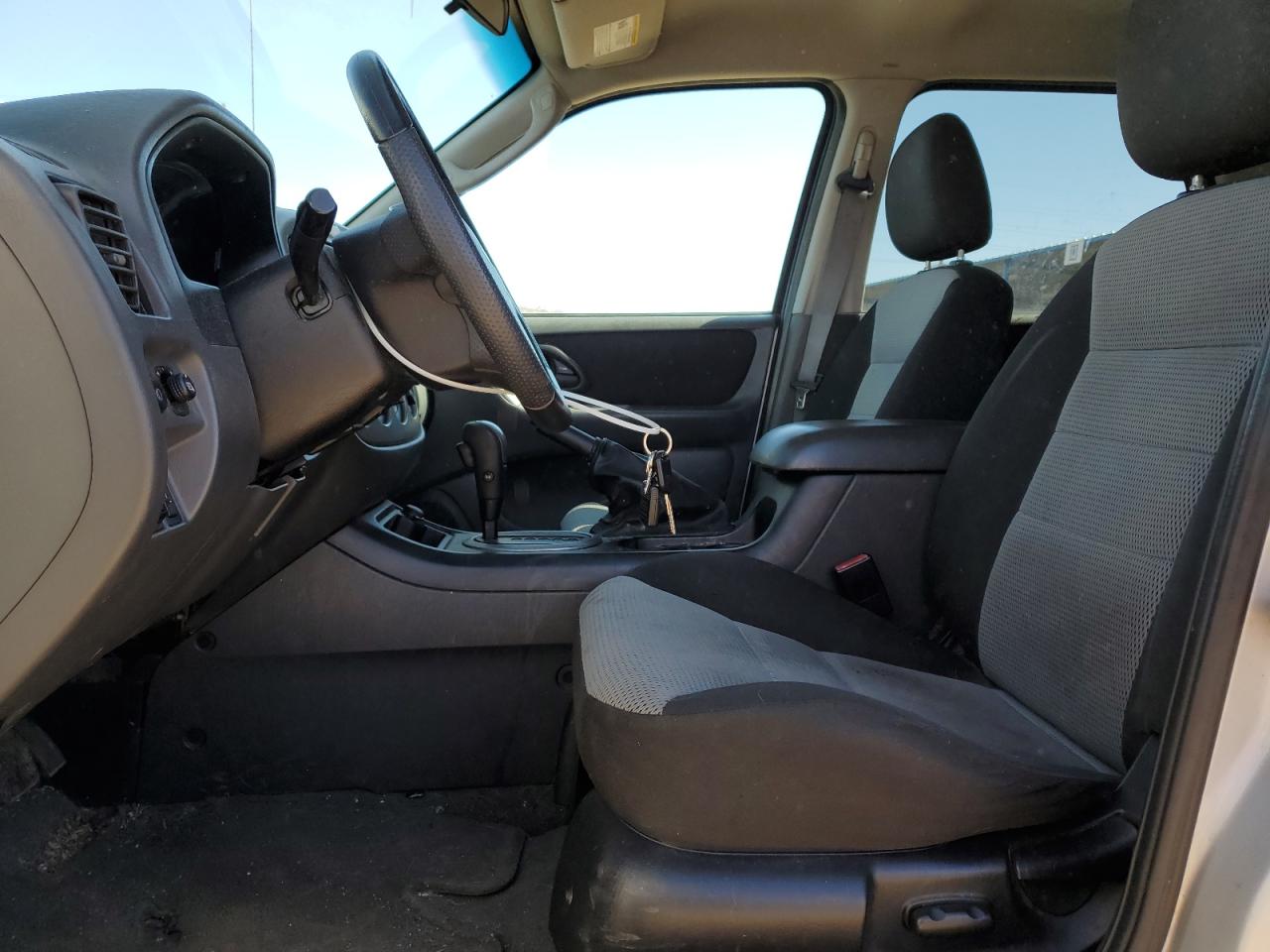 2005 Ford Escape VIN 1FMCU93125KB08900 Copart auction photo, front end damage thumbnail 7