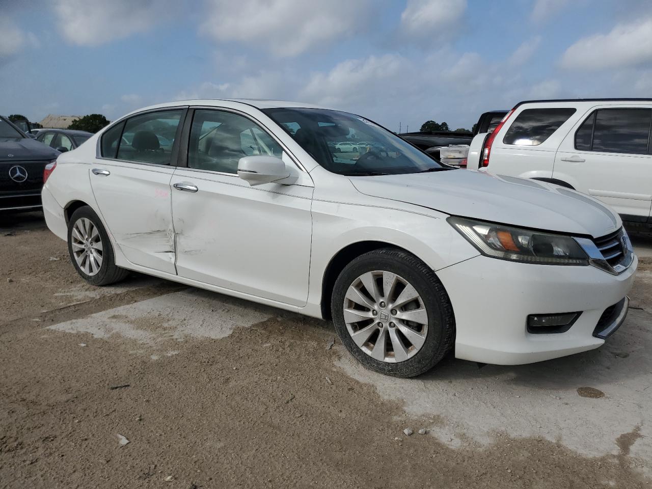 2014 Honda Accord VIN 1HGCR2F84EA234575 Copart auction photo, side / minor dent/scratches damage thumbnail 4