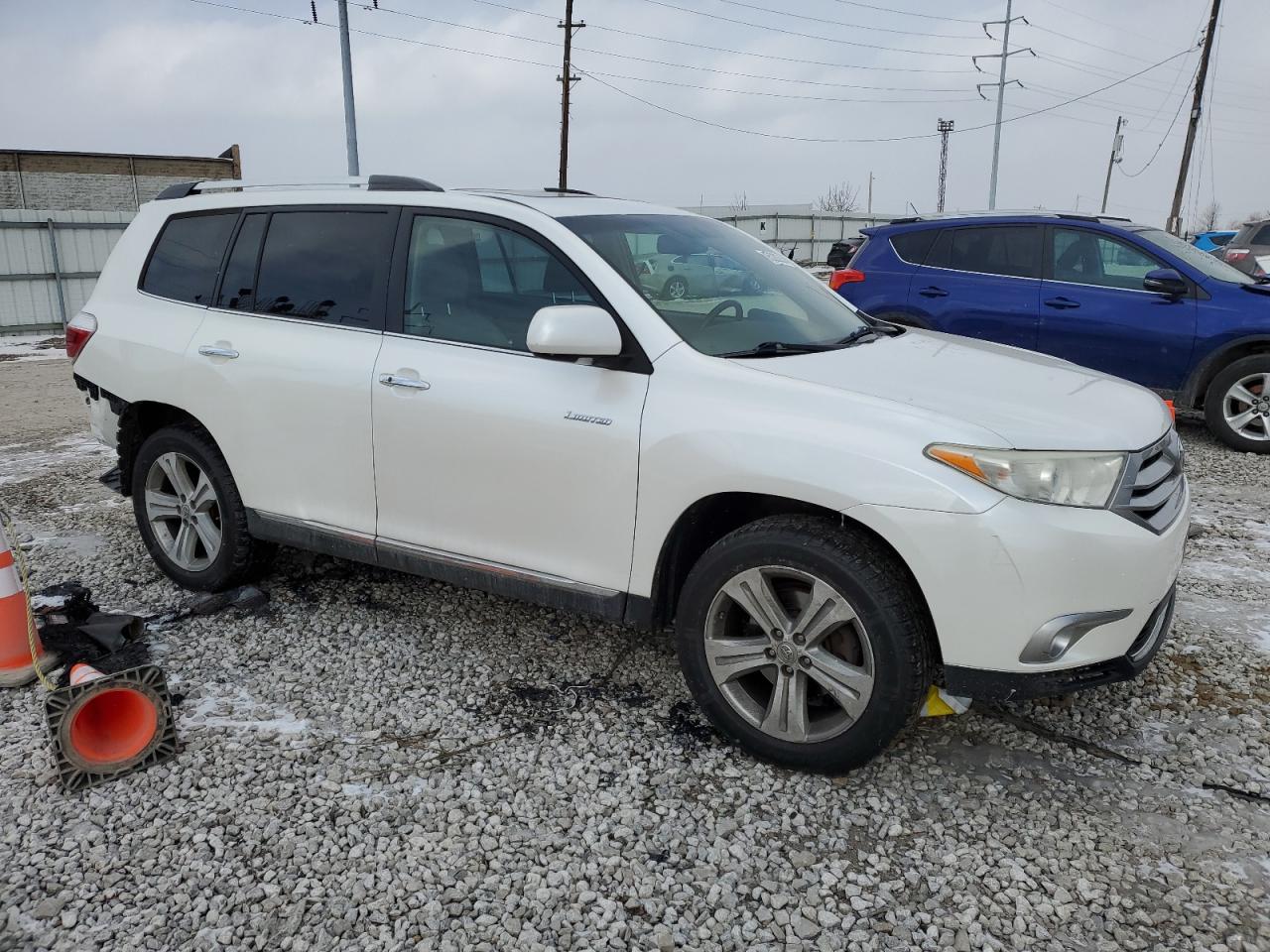 2013 Toyota Highlander VIN 5TDDK3EH5DS185466 Copart auction photo, rear end / minor dent/scratches damage thumbnail 4