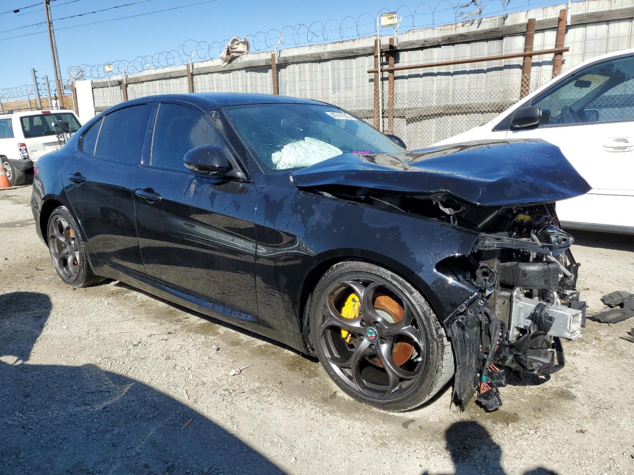 2018 Alfa Romeo Giulia VIN ZARFAECN0J7566637 Copart auction photo, front end / side damage thumbnail 4