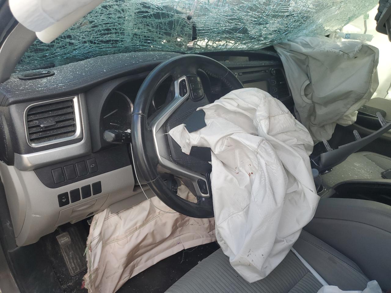 2015 Toyota Highlander VIN 5TDBKRFH4FS202155 Copart auction photo, front end damage thumbnail 8
