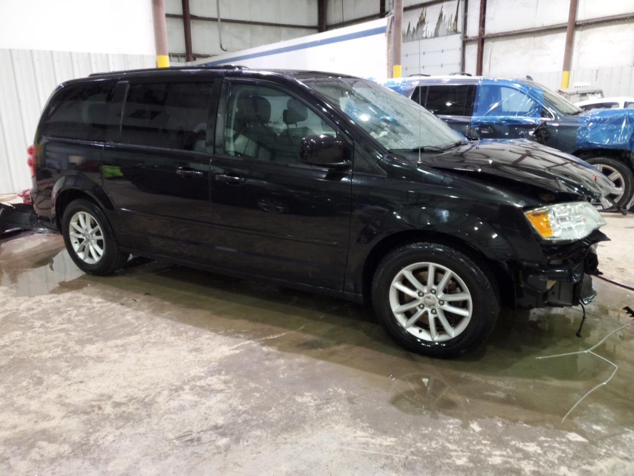 2015 Dodge Caravan VIN 2C4RDGCG5FR555473 Copart auction photo, front end damage thumbnail 4
