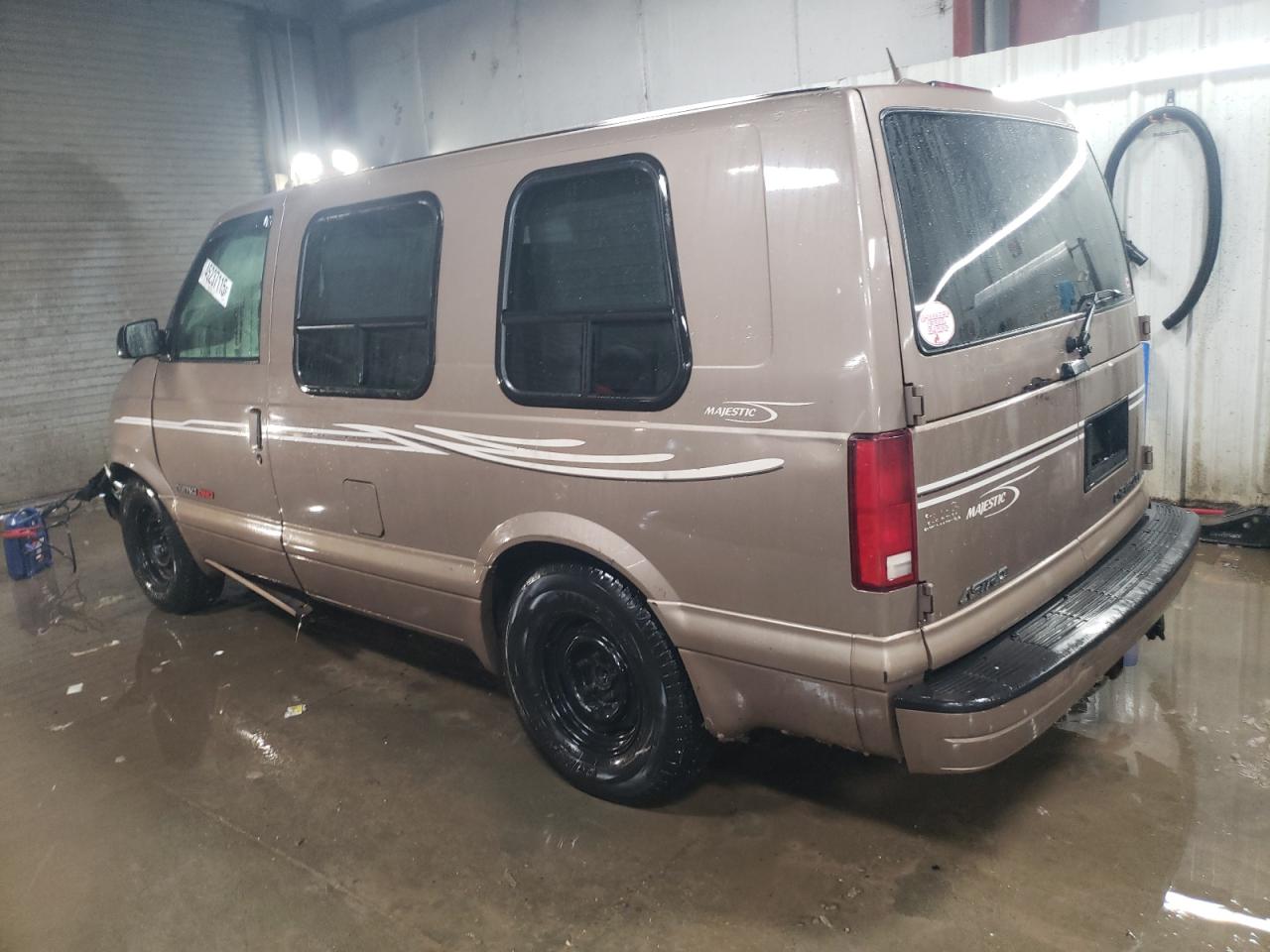 2000 Chevrolet Astro VIN 1GBEL19W2YB150562 Copart auction photo, front end damage thumbnail 2