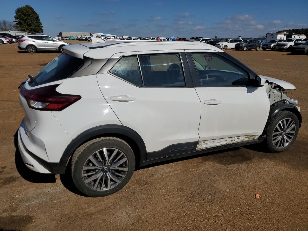 2022 Nissan Kicks VIN 3N1CP5CV0NL488635 Copart auction photo, front end damage thumbnail 3