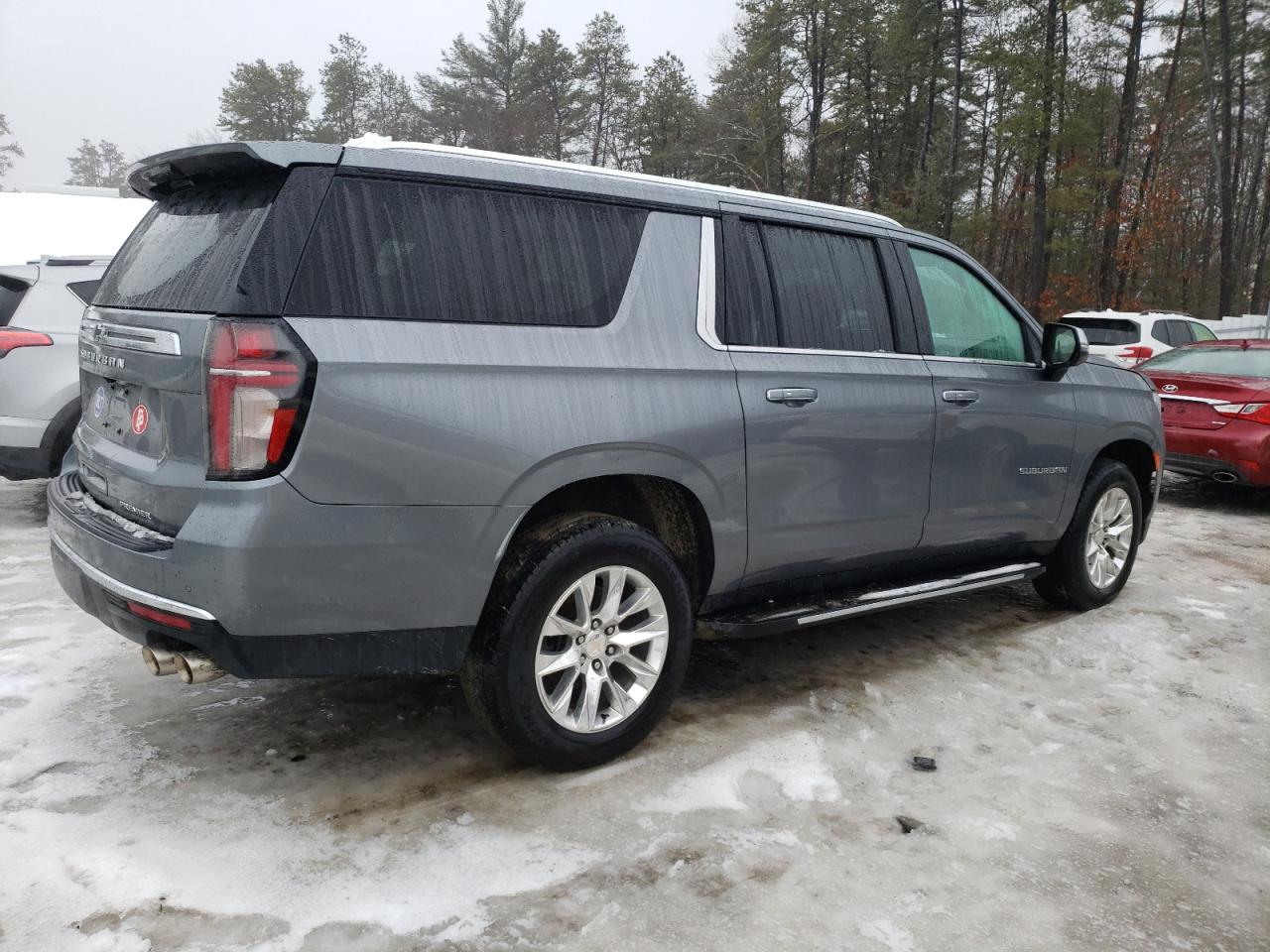 2021 Chevrolet Suburban VIN 1GNSKFKD1MR363132 Copart auction photo, front end / undercarriage damage thumbnail 3